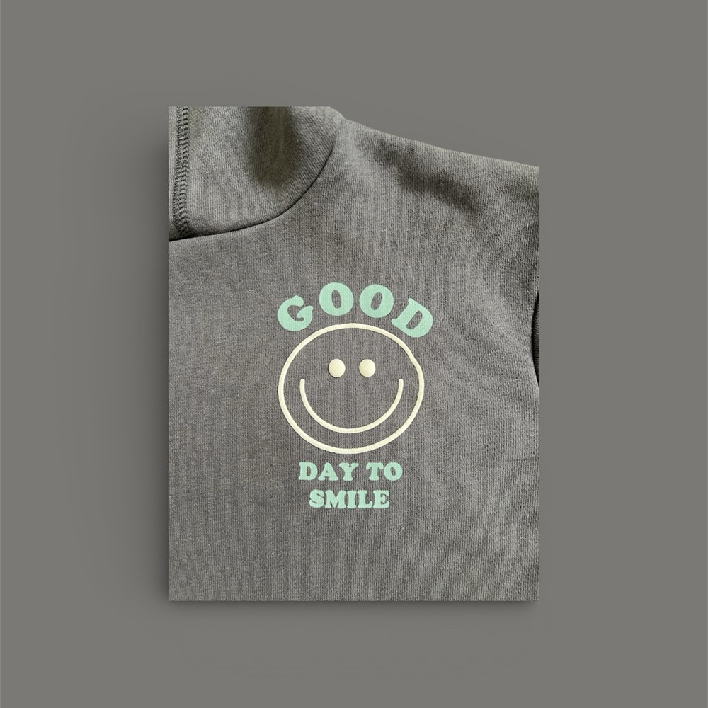 Kids 5 Graphic Long Sleeve Tees & 1 Short Sleeve Graphic Hoodie | 4T | Preowned - Picture 5 of 15